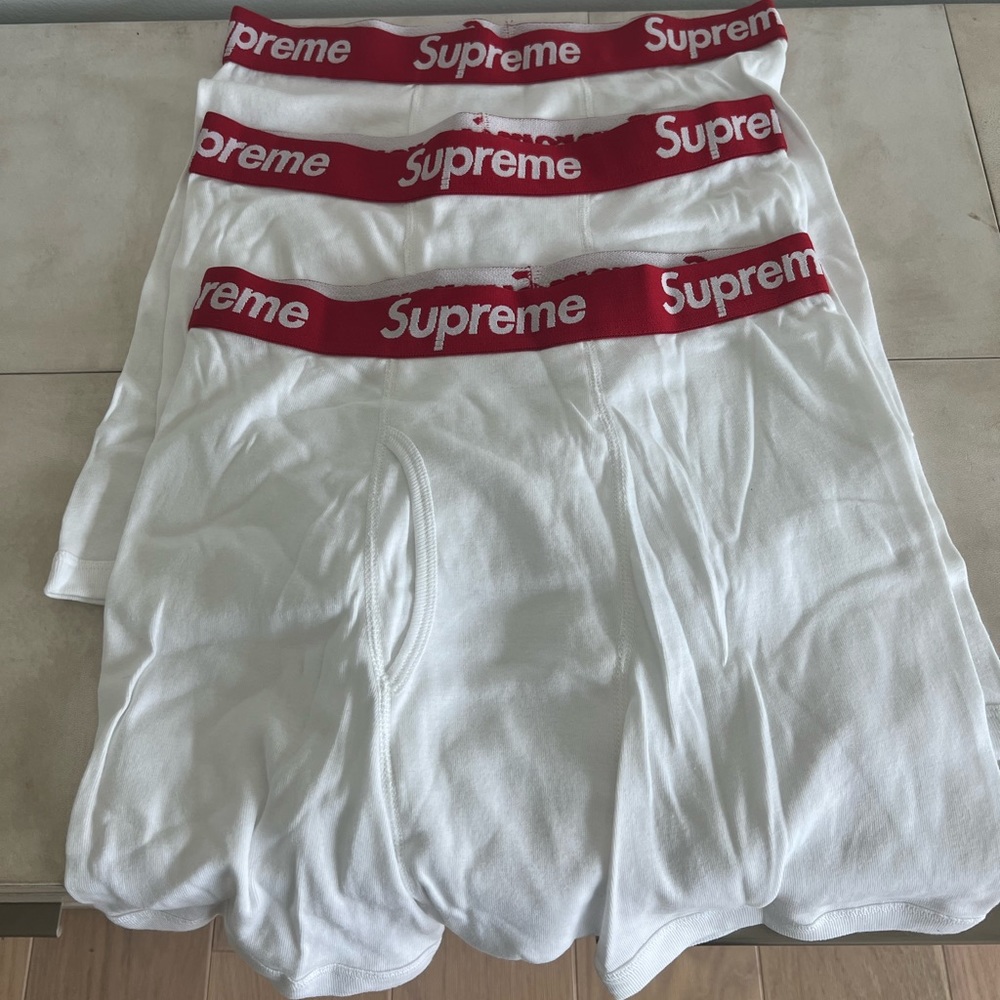 UNWORN Supreme Boxer Briefs Size M Pack of 3